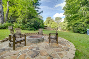 Fun Pet-Friendly Highlands Retreat with Fenced Yard!